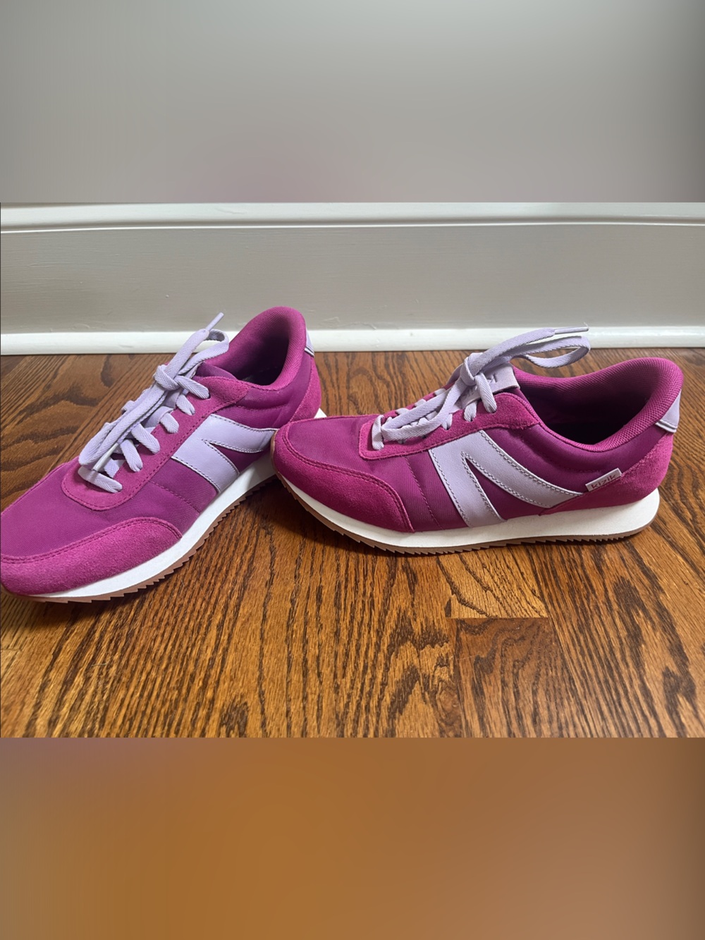 Kizik women’s Milan Fucshia and Lavendar sneakers size 7.5